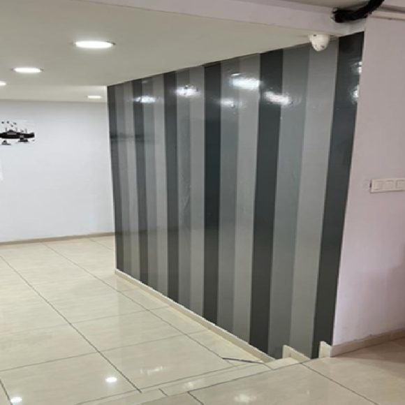 21 3 Static Hold Wallpaper 580x580